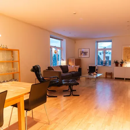 Explore Villa Tromso